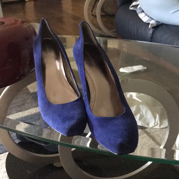 Blue Pumps ! - Picture 2 of 3